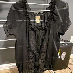 Dressy Top.. lightweight..black lace